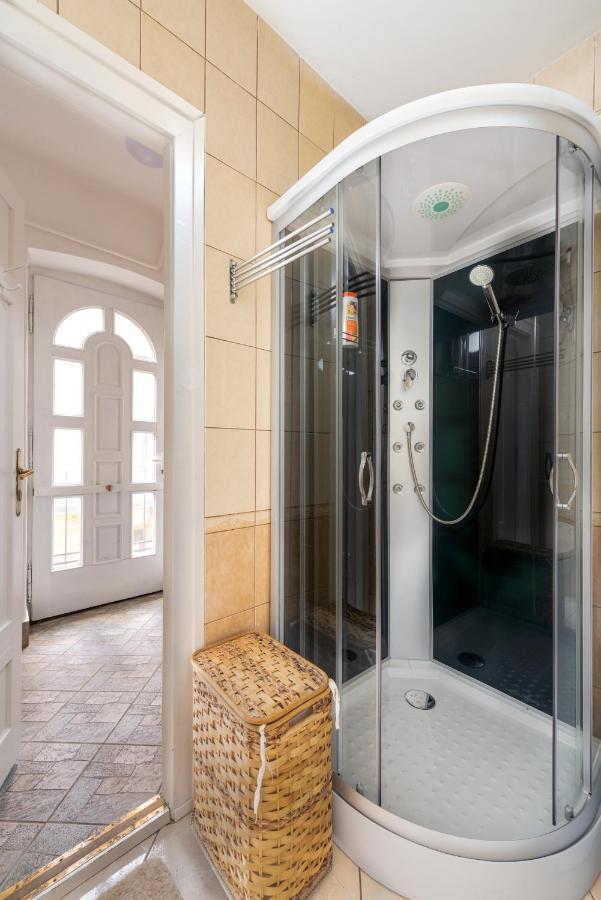 Vintage Apartment